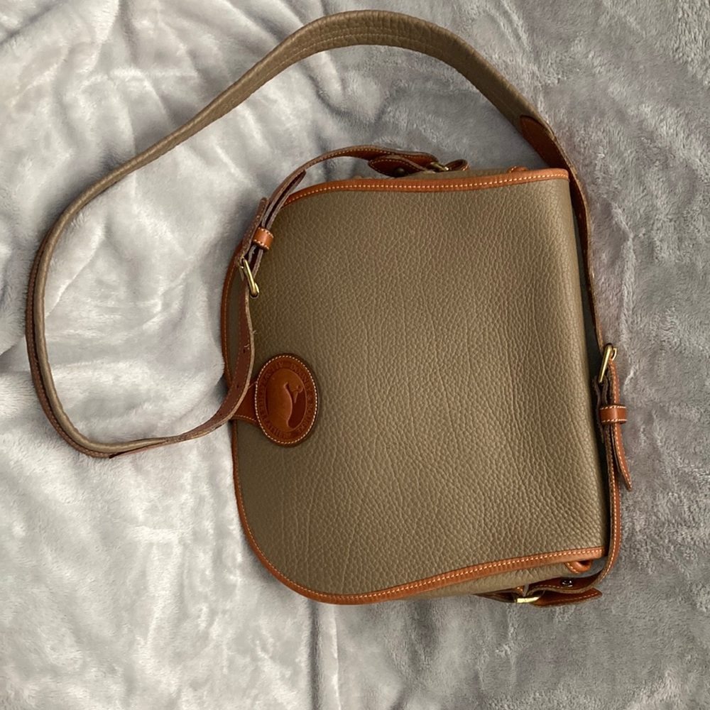 Dooney&Bourke large satchel handbag. Features belt buckle closer.